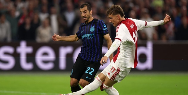 Mkhitaryan ca ngợi Chivu và thừa nhận Inter từng tự mãn