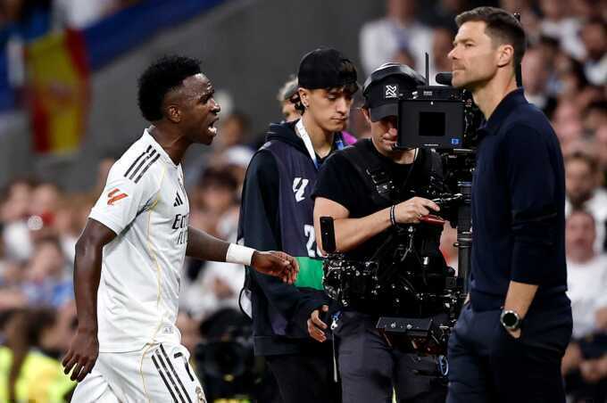 Alonso: `Vinicius nói chuyện chân thành, xuất phát từ trái tim`