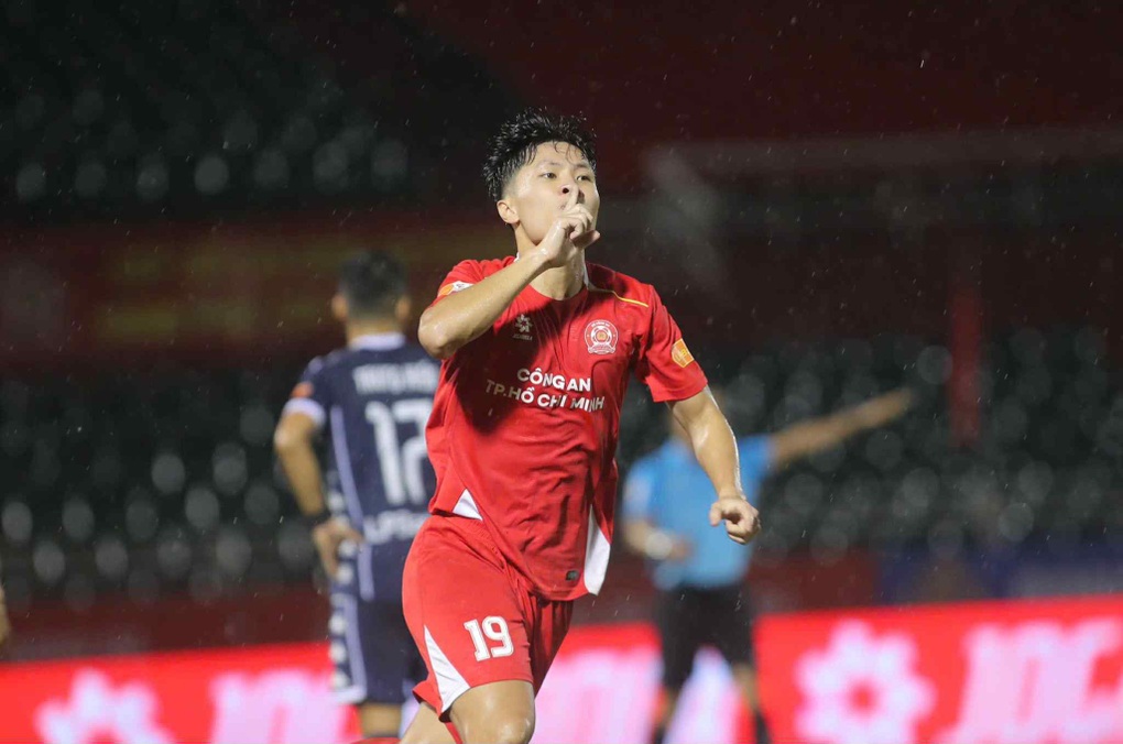 Ghi bàn trước, CLB Công an TPHCM vẫn thua ngược CLB Hải Phòng