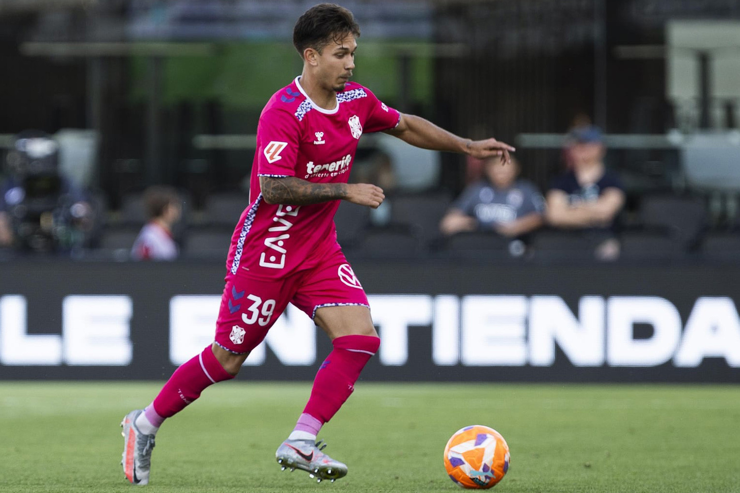 Diễn biến mới FIFA phạt Malaysia: FAM tiền mất tật mang