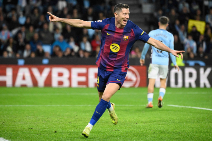 Lewandowski giúp Barca áp sát Real