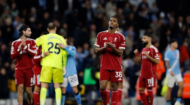 Neville: Arsenal tốt hơn, nhưng City đáng sợ hơn