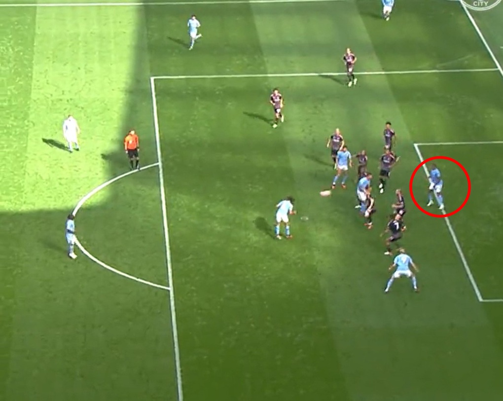Tranh cãi lớn khi Liverpool bị tước bàn thắng, Man City liên tục hưởng lợi - 5