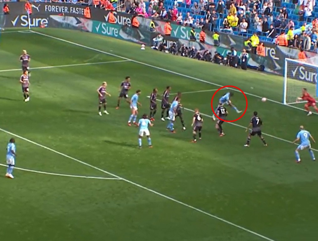 Tranh cãi lớn khi Liverpool bị tước bàn thắng, Man City liên tục hưởng lợi - 6