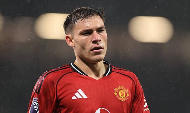 Manuel Ugarte ~lạc lối~ ở Manchester United