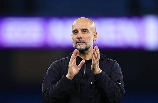 Pep Guardiola đã đáp trả những lời chỉ trích.