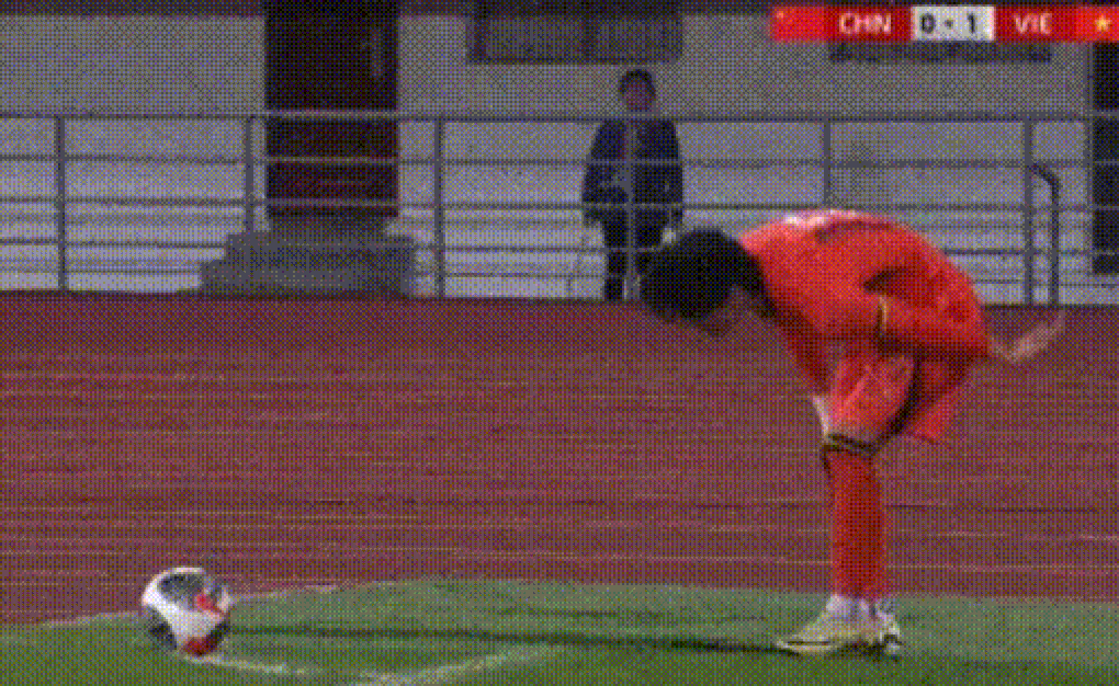Cầu thủ Trung Quốc gây tranh cãi với pha xử lý lạ trận thua U22 Việt Nam - 3