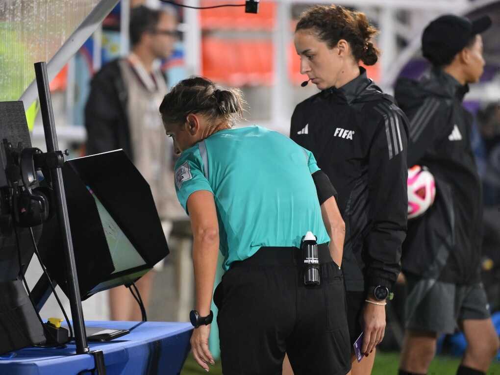 Công nghệ mới của FIFA lần đầu xuất hiện ở sân Thống Nhất - 1