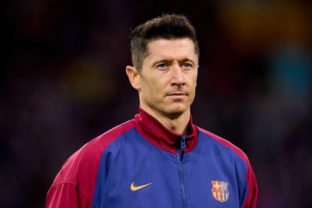 Lewandowski bác tin giải nghệ, tập trung cho Barcelona