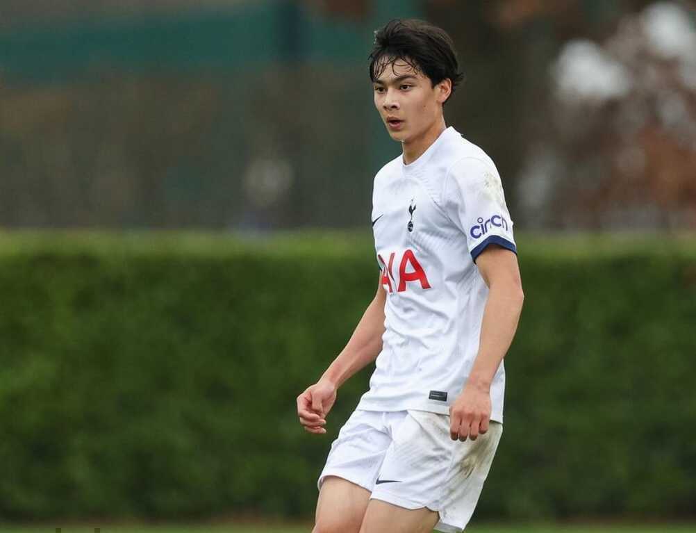 Chân dung Han Willhoft-King: Thần đồng bóng đá từ bỏ Man City để lấy bằng luật Oxford