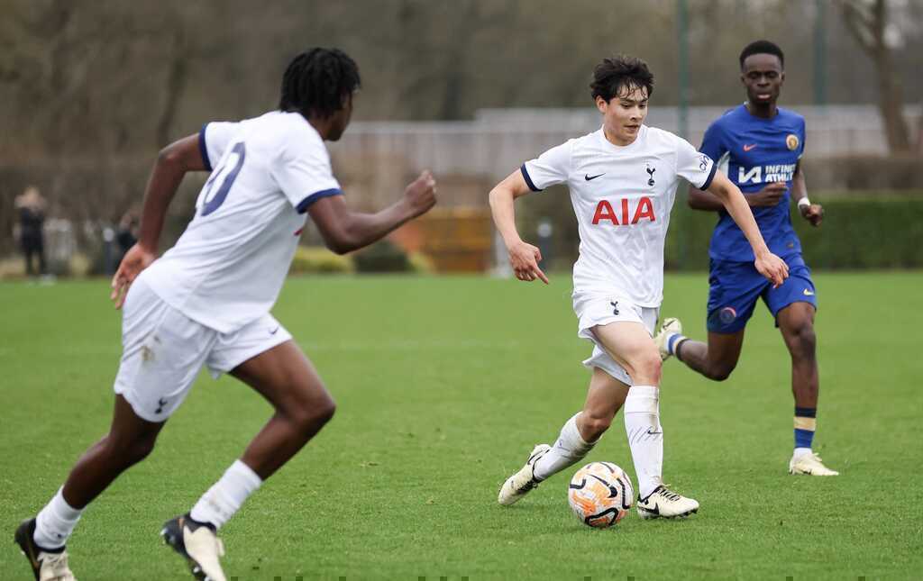 Han Willhoft-King thời còn ở học viện Tottenham, trước khi một loạt chấn thương ập đến.