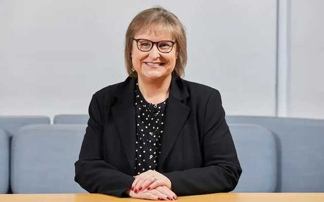 Chiếc ghế của chủ tịch giải - Alison Brittain - có thể được định đoạt trong tuần này