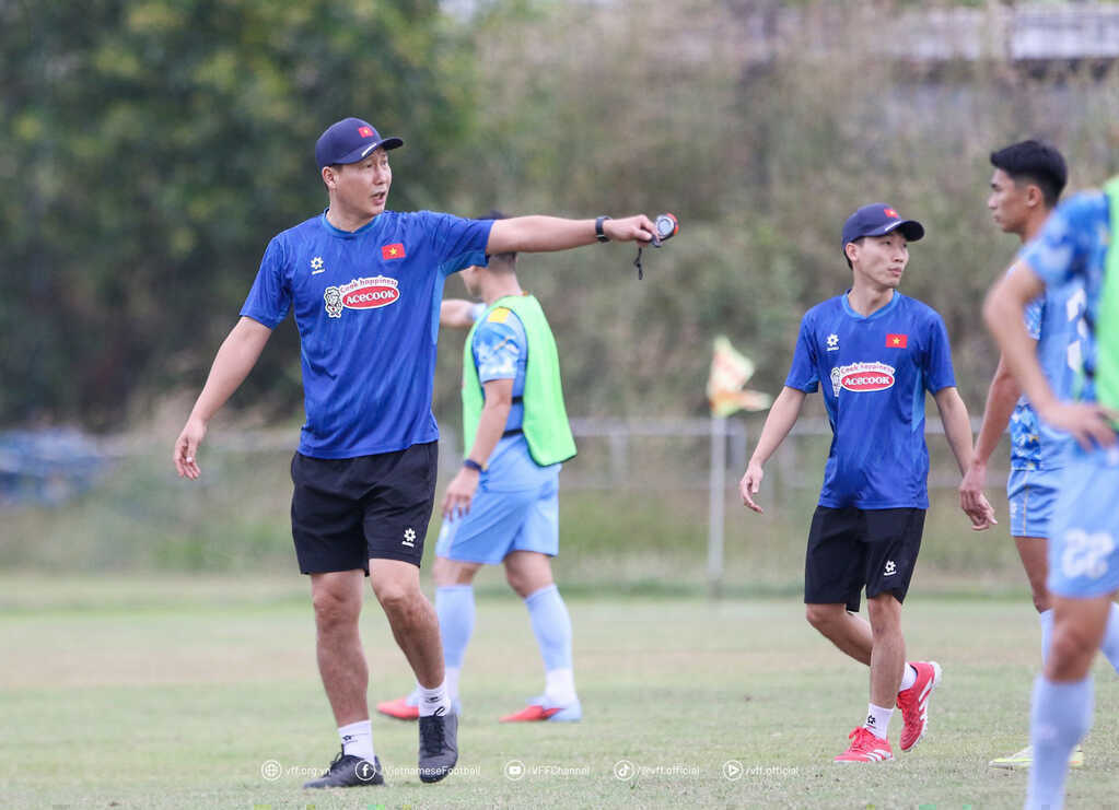 Tuyển Việt Nam luyện `chiêu tủ`, quyết thắng đậm Lào