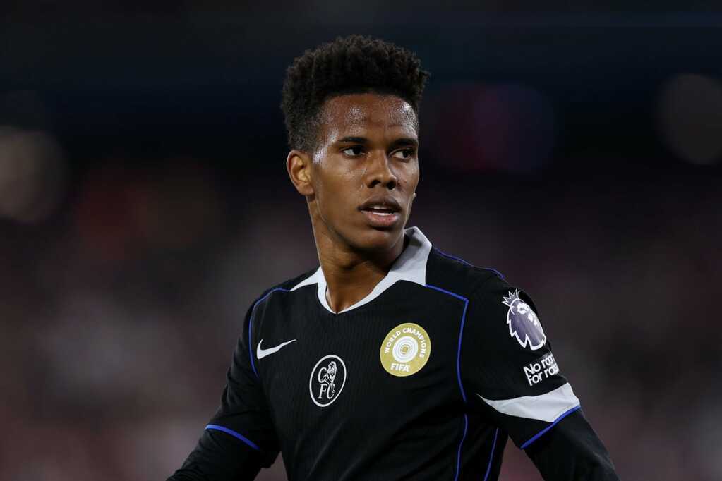 Deeney ví Estevao với Neymar nhưng cảnh báo vấn đề ở Chelsea