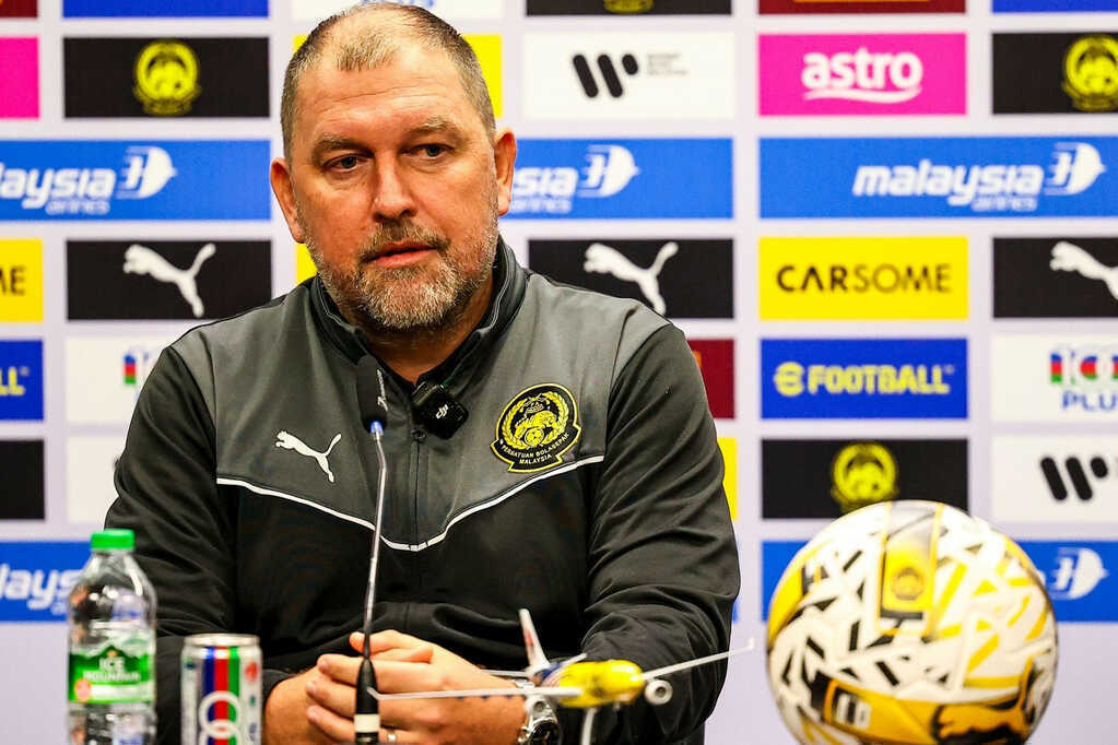 HLV Malaysia phủ nhận ‘bỏ của chạy lấy người’, tuyên bố thắng Nepal