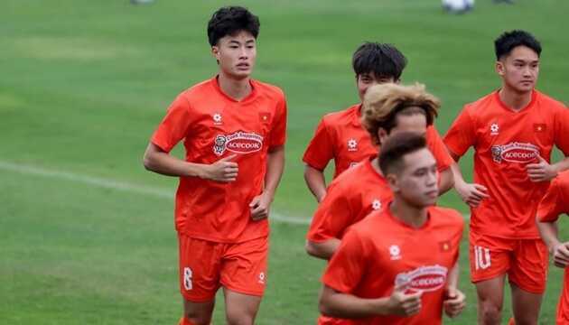 Nguyễn Văn Trường lên xe cấp cứu, nguy cơ lỡ hẹn SEA Games 33