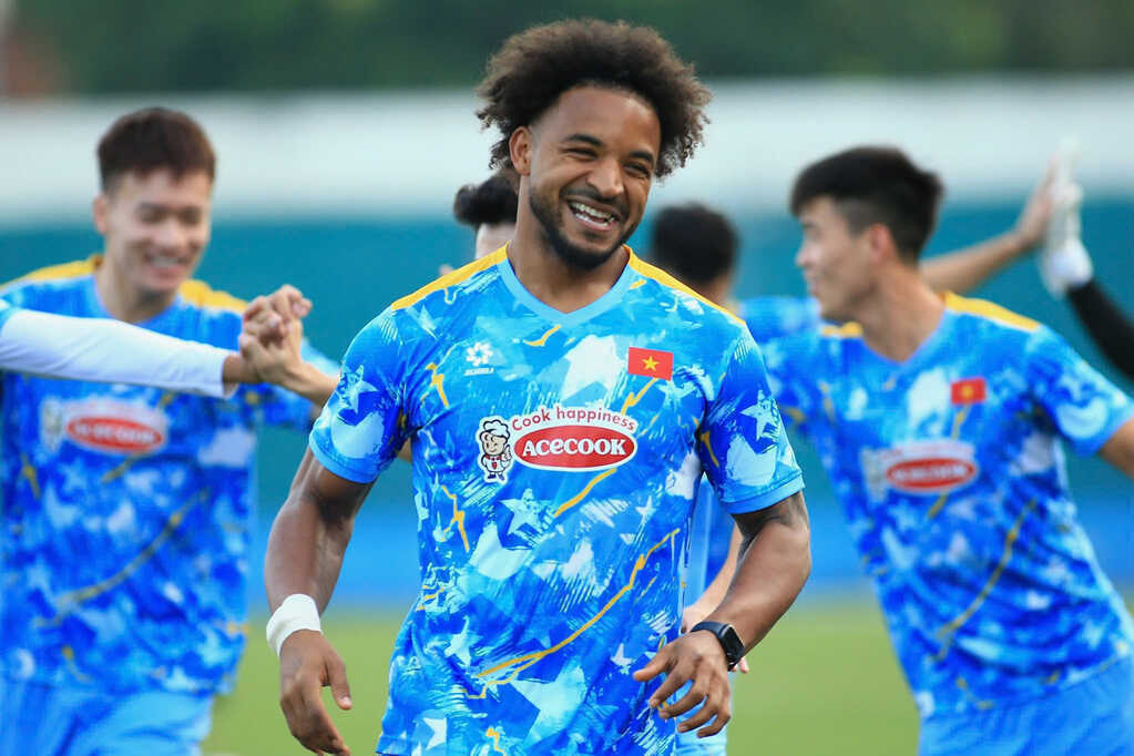 'Chậm chắc với Xuân Son, tuyển Việt Nam vẫn thắng đậm Lào'