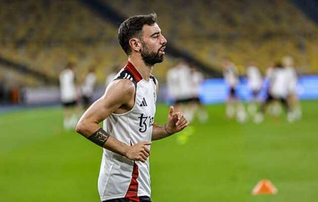 Man Utd thay máu tuyến giữa, vị thế Bruno Fernandes bị đe dọa