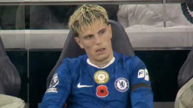 Garnacho gây chú ý với phản ứng khó chịu sau khi bị thay ra ở trận Chelsea thắng Tottenham