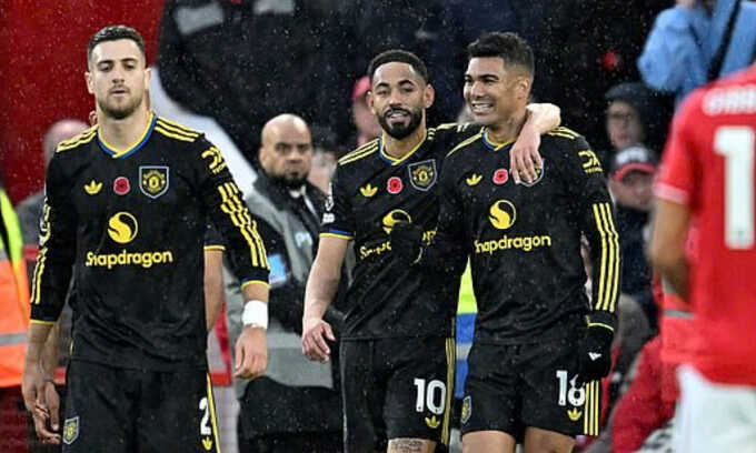 Man Utd đứt chuỗi thắng ở Ngoại hạng Anh