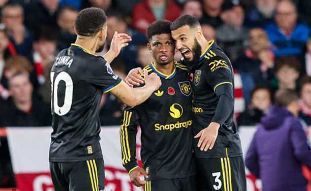 Mặt sáng và tối của Man Utd trước Nottingham Forest