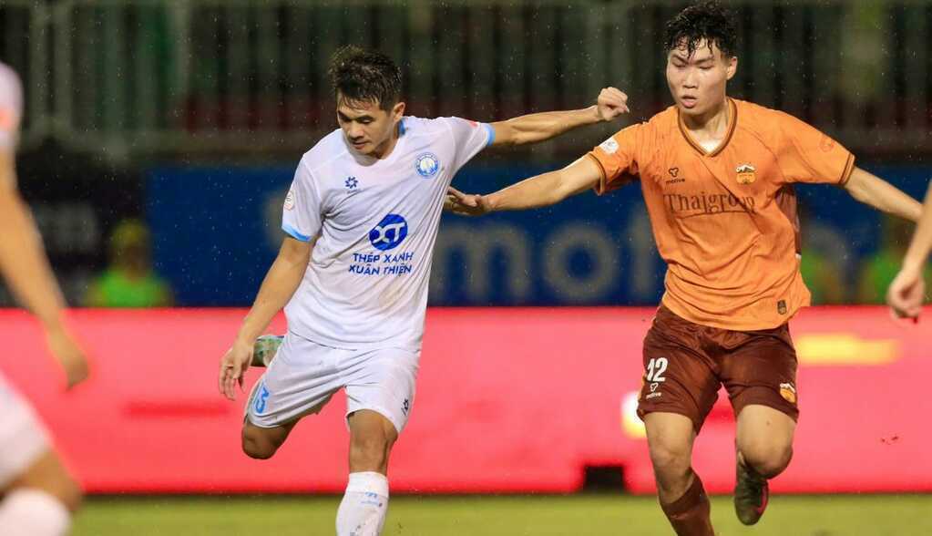 Nam Định có trận đấu vất vả trước HAGL. Ảnh: VPF.