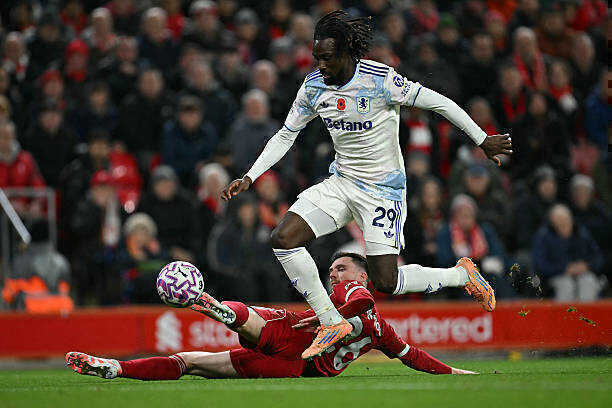 Andrew Robertson chơi ấn tượng trong chiến thắng 2-0 của Liverpool trước Aston Villa. 