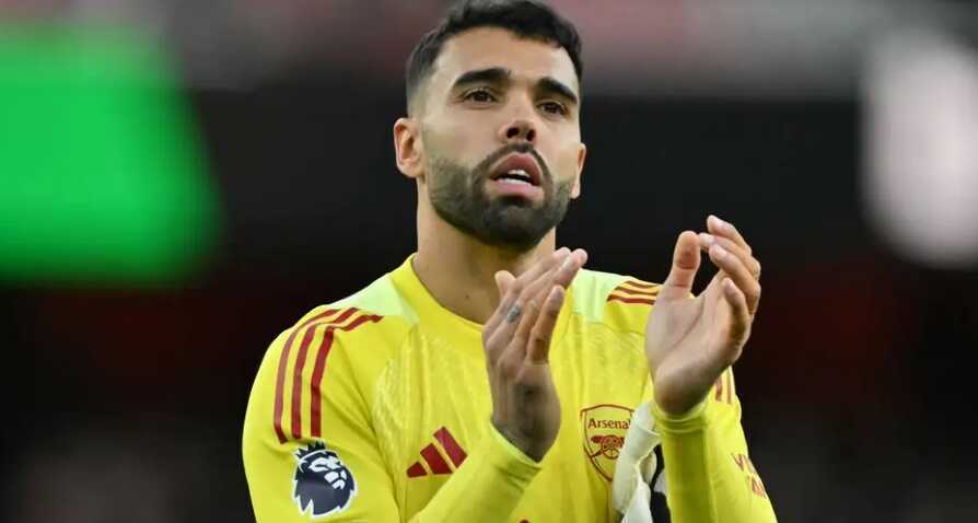 Courtois gây bất ngờ, xếp Raya vào top 3 thủ môn thế giới