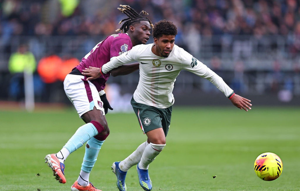 Chelsea hạ Burnley, áp sát ngôi đầu bảng của Arsenal - 2