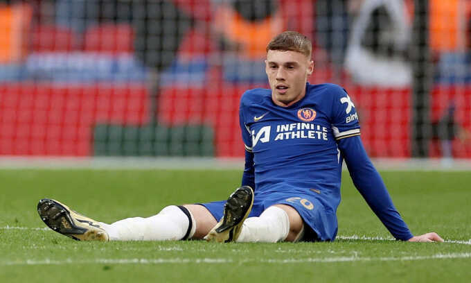 Cole Palmer gãy ngón chân vì vấp vào cửa