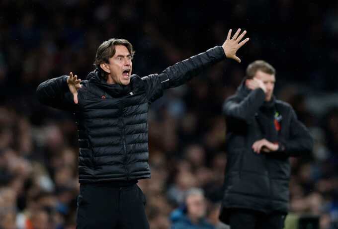 HLV Frank: `Ngoài cầu thủ Tottenham, tôi chỉ muốn nói về Messi và Ronaldo`