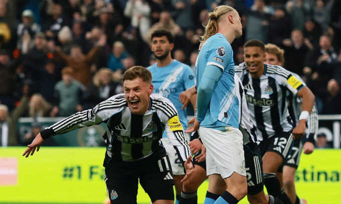 Man City gục ngã trước Newcastle