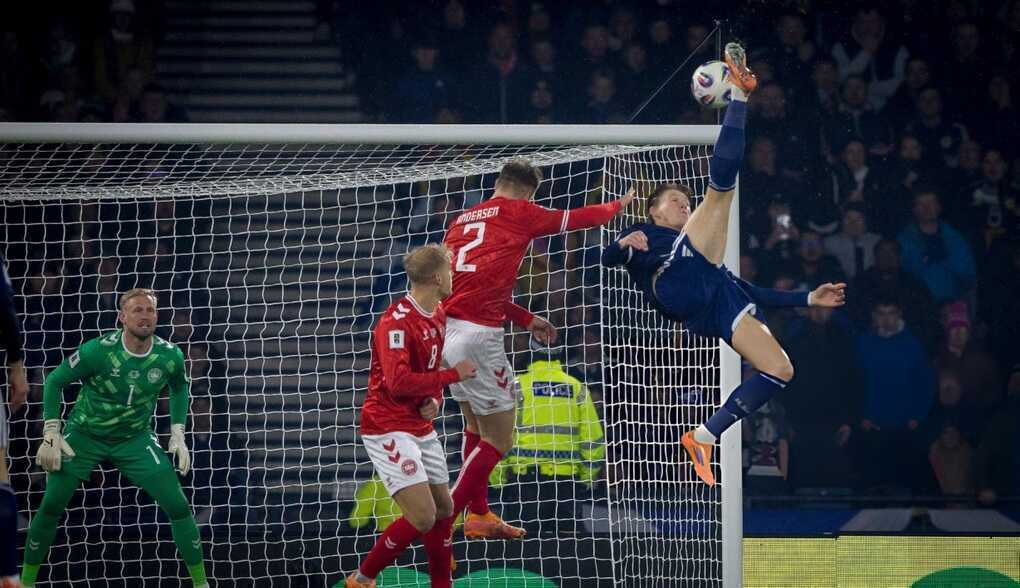 McTominay thăng hoa: Man Utd có hối hận khi đã rũ bỏ người hùng Scotland?