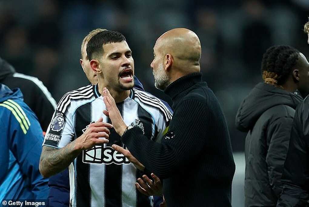 Phản ứng của Pep Guardiola sau khi Man City gục ngã trước Newcastle - 2