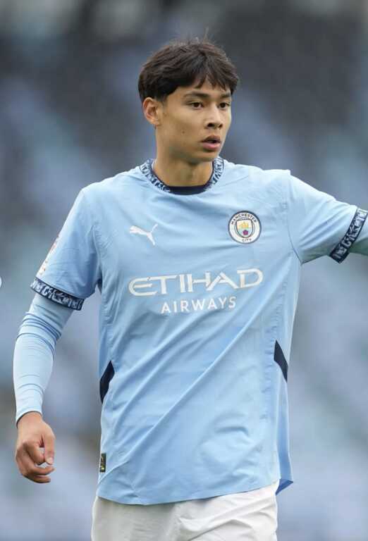 Thần đồng 19 tuổi từ chối Guardiola vì muốn `kích thích trí tuệ hơn`