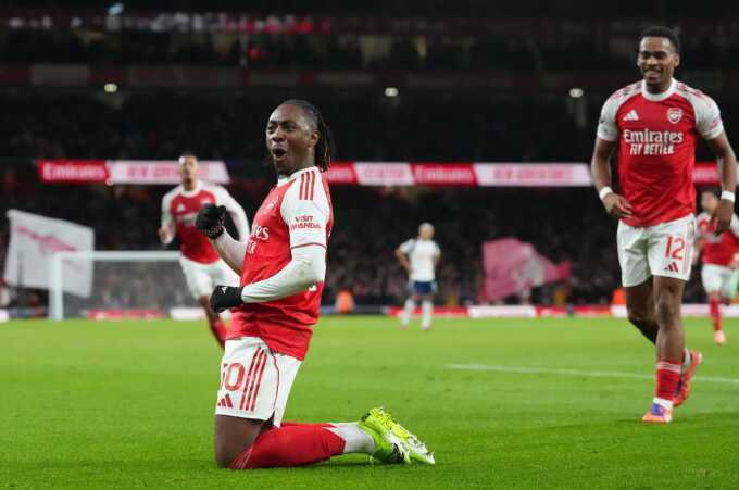 Carragher: `Đội duy nhất có thể ngăn Arsenal vô địch là chính họ`