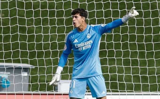 Real dùng thủ môn từng là tiền đạo ở Champions League