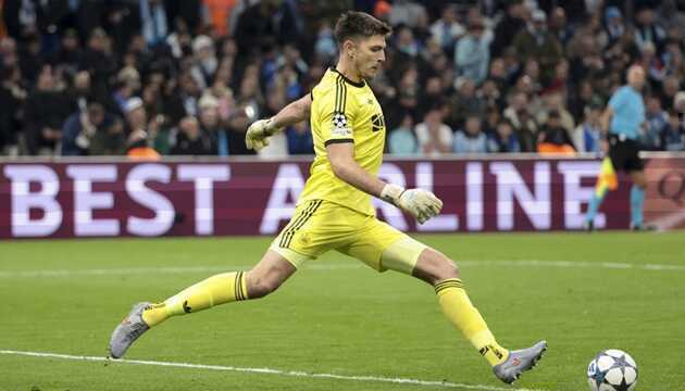 Thảm họa 20 giây của Nick Pope biếu chiến thắng cho Marseille