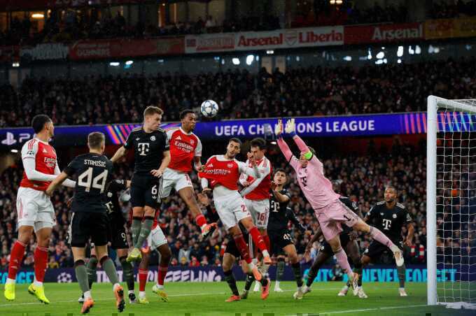 Arsenal đè bẹp Bayern