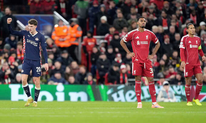 Liverpool thảm bại ở Champions League