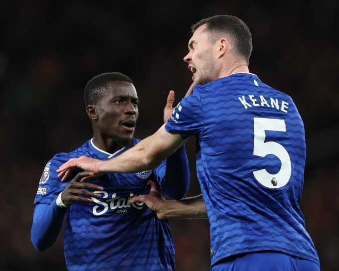 Hai cầu thủ Everton giảng hòa bằng trận quyền Anh