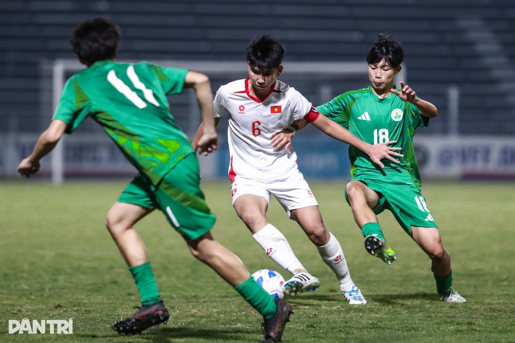 U17 Việt Nam thắng đội trẻ Macau, giành lại ngôi đầu từ tay U17 Malaysia