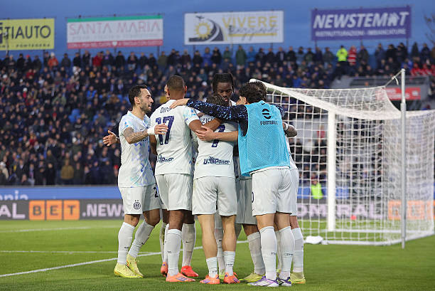 Inter giành chiến thắng nhọc nhằn trên sân khách. 