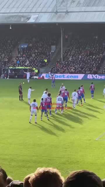 Bàn gỡ hoà 1-1 của Zirkzee