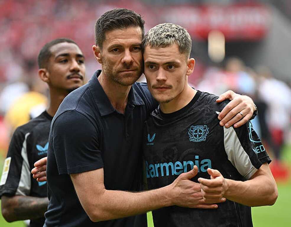 HLV Alonso quyết tâm đánh bại Liverpool, HLV Slot nói điều đặc biệt