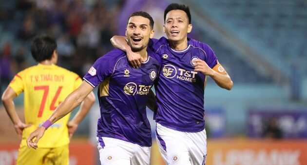 Hoàng Hên lập cú đúp bàn thắng