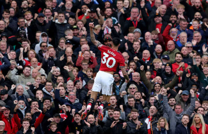 Neville: `Sesko kém xa tiêu chuẩn Man Utd`