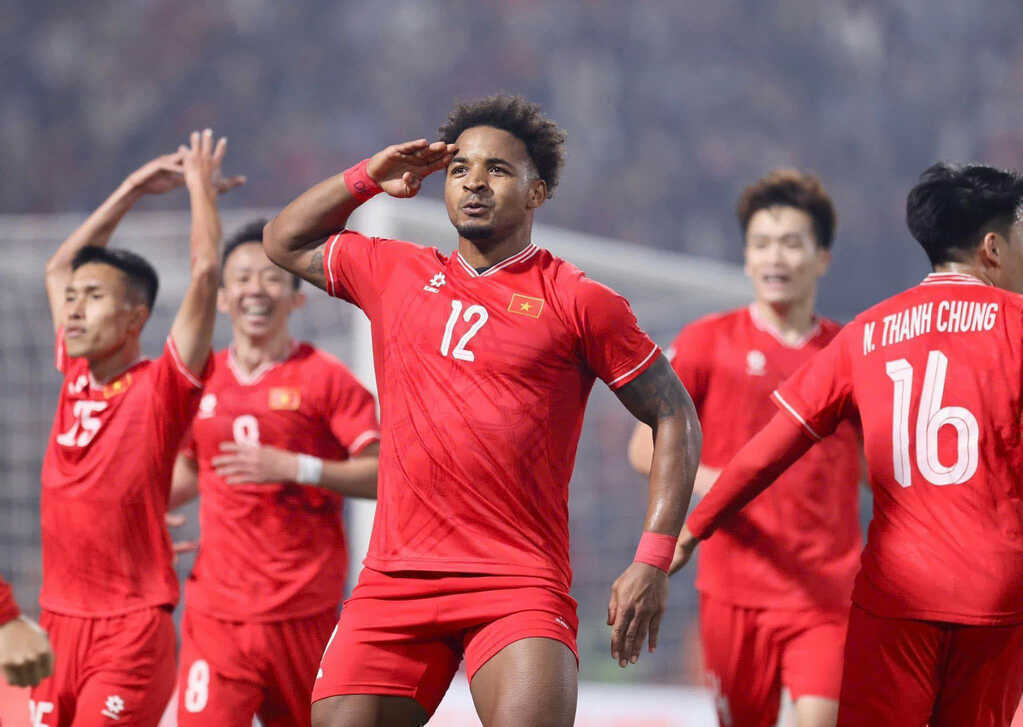 Tuyển Việt Nam và phiên bản hoàn hảo chờ HLV Kim Sang Sik