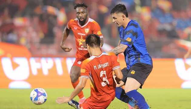 VAR định đoạt, Hà Tĩnh hạ gục HAGL bằng quả penalty phút 88