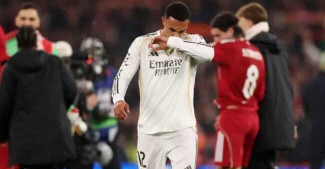 Hai số phận ở Anfield: Bradley thăng hoa, Alexander-Arnold nếm trải cay đắng